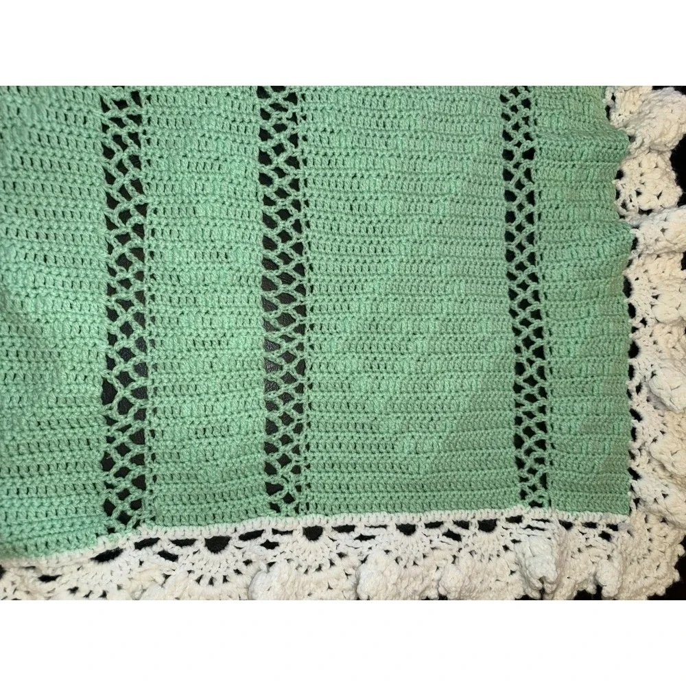 Handmade Crocheted Baby Afghan Light Mint Green‎ 46x37 Raised Pattern Scalloped